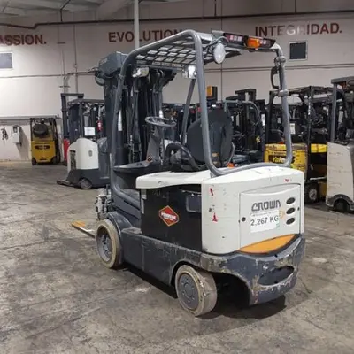 USED 2019 CROWN FC5245-50