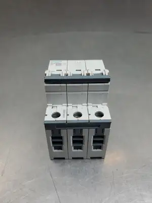 USED Siemens 5SY4302-7 MCB C2 Circuit Breaker, 2A, 400VAC, 3P