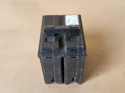 USED SCHNEIDER ELECTRIC CHOM215