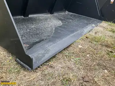 New Tomahawk 84” snow/mulch skid steer bucket, welded on high carbon cutting edge, skid steer...
