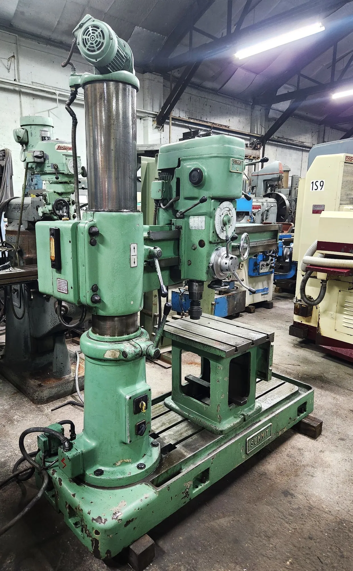 USED SUMMIT 4 ft arm x 8"column