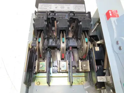 Allen Bradley 1494V-DS400 Safety Disconnect Switch 400A 600V 125HP 3Ph