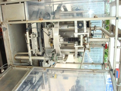 1.6L/3L Mather & Platt 12 Head Rotary Filler