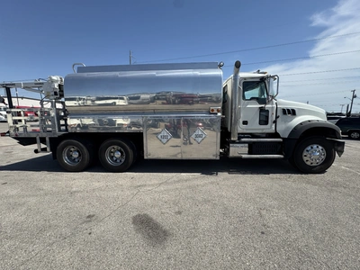 Used 2013 MACK GU713 Fuel & Lube Trucks Texas US | MCO Truck & Equipment #1513765