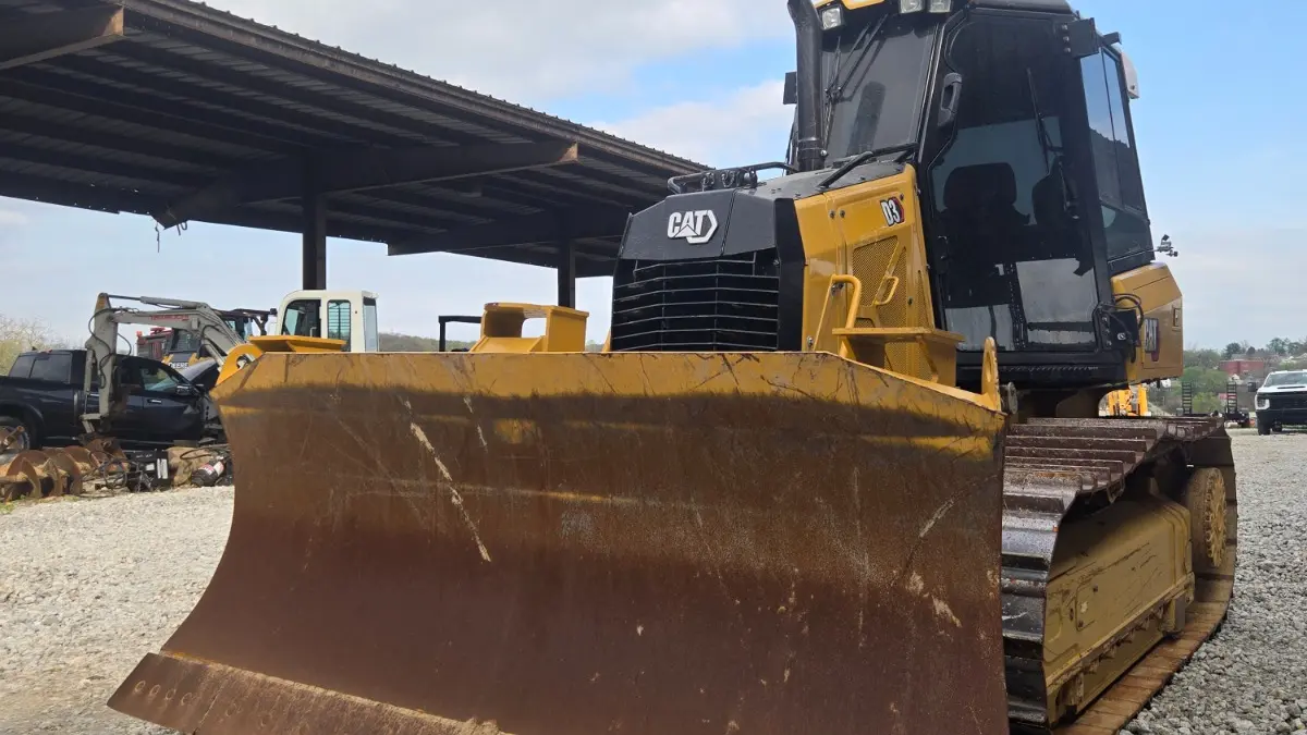 USED 2023 Caterpillar D3