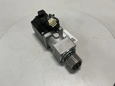 USED YASKAWA SGMAS-02A2A21-Y2