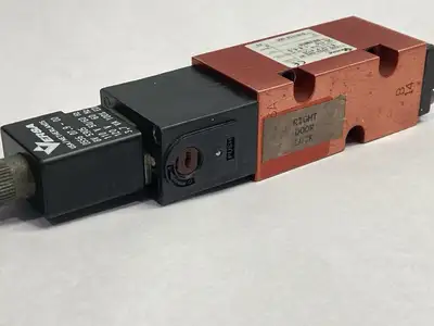 USED VERSA SOLENOID VALVE 4-WAY 110/120V