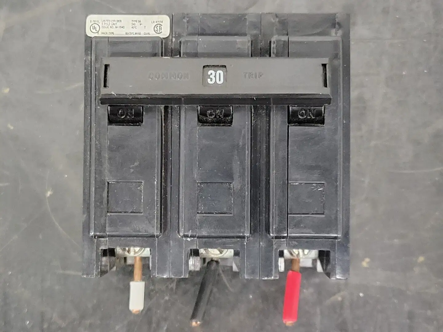 USED CUTLER-HAMMER BAB3030H