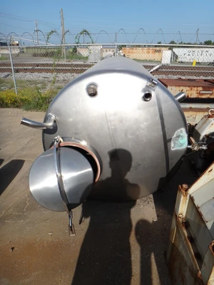 830 Gallon Mueller Stainless Steel Tanks