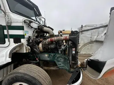USED 2011 PETERBILT 384