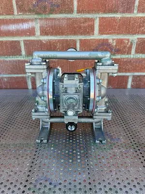 USED IDEX SANDPIPER S05 STAINLESS STEEL/ALUMINUM DOUBLE DIAPHRAGM PUMP 1" THREADED