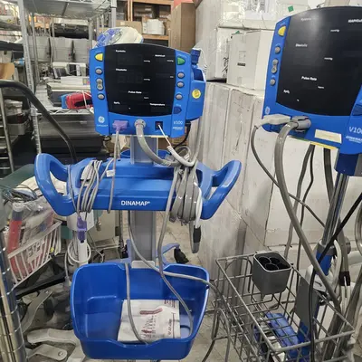 Used GE Healthcare GE Healthcare CARESCAPE DINAMAP V100 Vital Signs Monitors with Rolling Stands (Lot of 265 Units) Patient Monitors Texas US | PT Medical Technologies #1520422