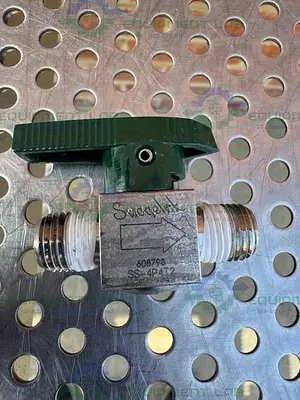 USED LOT OF 2 - SWAGELOK SS-4P4T2 STAINLESS STEEL BALL VALVE W/ 1/4" MNPT FITTING