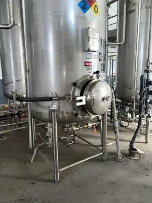 STAINLESSTANK,INC. _UNKNOWN_ Tank S/S -2000 To 3999 Gal. (H=height, L=length) | Perry Equipment (2)