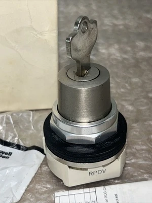 Allen Bradley 800T-H3309A Selector Switch NIB FAST SHIPPING! + WARRANTY