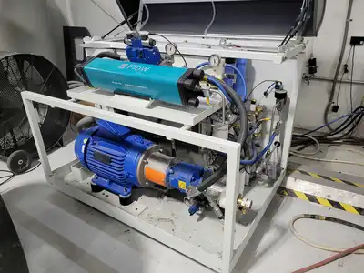 2023 FLOW Mach 200c 4020 Pivot Plus Waterjet Cutters | Machnet (2)