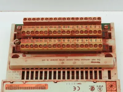 Schneider Automation 170PNT11020 TSX Momentum Comm Adapter W/Base 170ADM69051