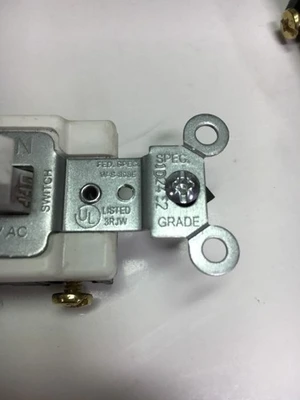NEW Leviton 1D24S2/1D43E2