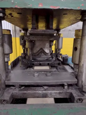 7 TON PNEUPOWER AIRAM PNEUMATIC CUTOFF PRESS: STOCK #19532