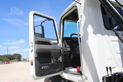 New | in-Stock 2027 MACK MD7 Rolloff Trucks Texas US | Roll Off Truck World #1491924