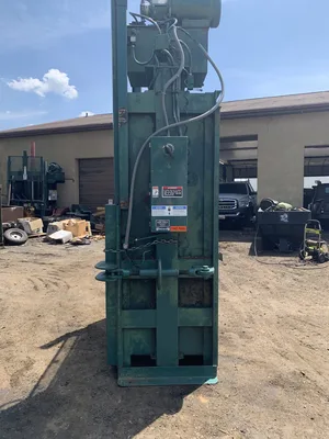 Selco HD-SFD Vertical Baler