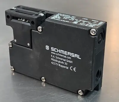 Used Schmersal AZM 161SK-12/12RKA-024 Safety Interlock Switch, Right Angle Disconnects South Carolina US | Palmetto Automation #1158049