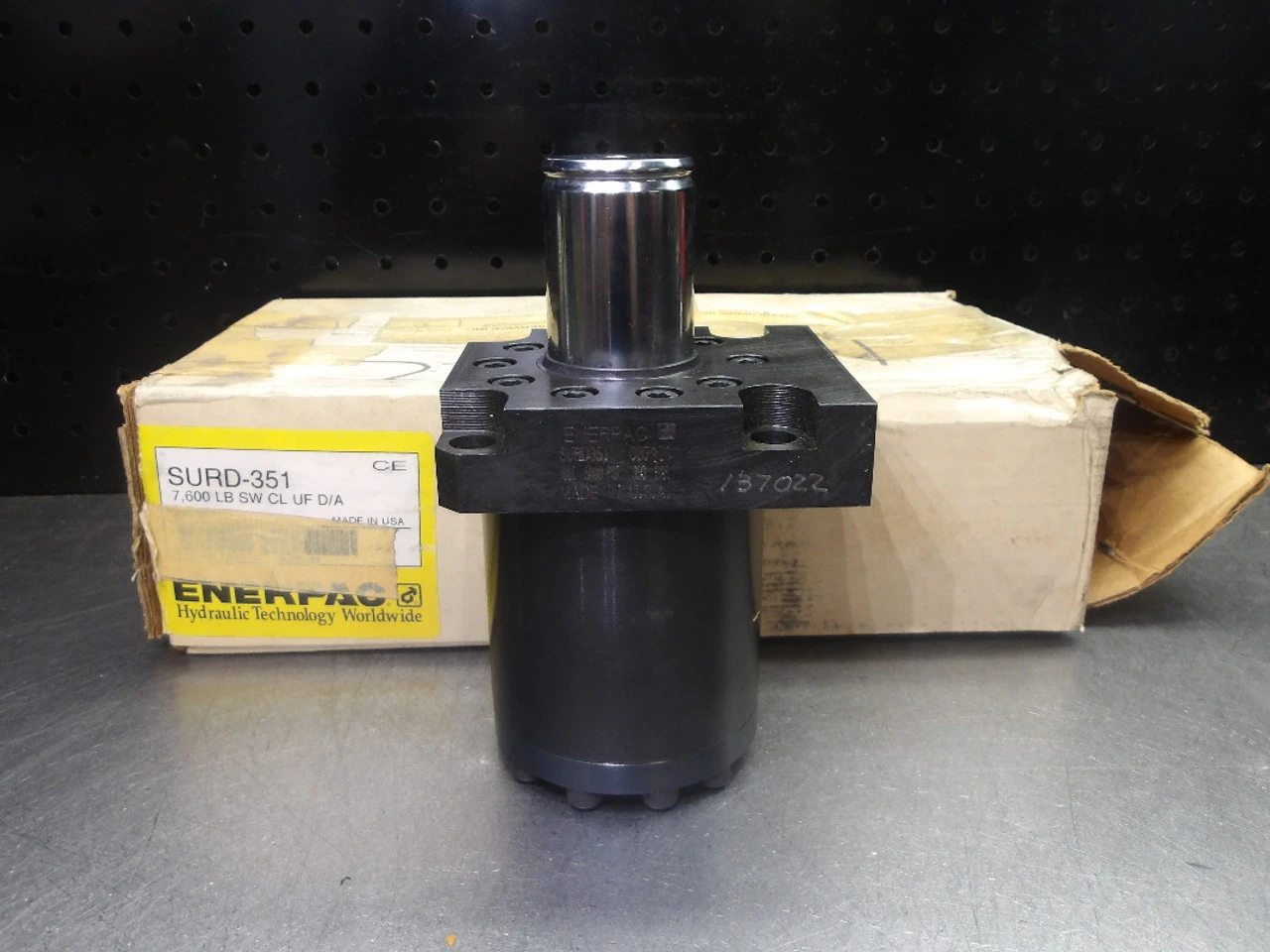 ENERPAC 7600 Lbs Double-Acting Right Turning Swing Clamp SURD351 (LOC2363B)