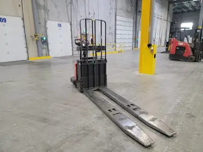 USED RAYMOND 8410