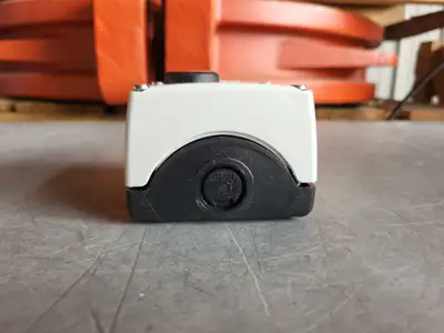 NEW SIEMENS 3SB3 801-0DB3