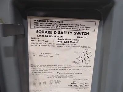 Square D H322N Heavy Duty Fusible Safety Switch 60 Amps 240V Used
