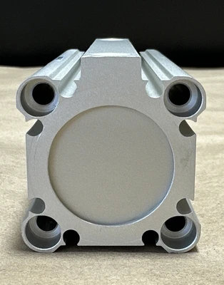 NEW SMC CDQ2B32-75DZ