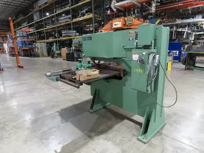 Strippit Fabricator Super 30/30 Single Punch Press 30 Ton 460V *No Foot Switch