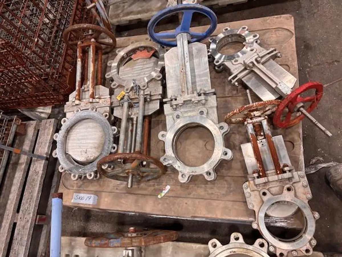 USED DEZURIK, VELAN, SMC 6" & 10"