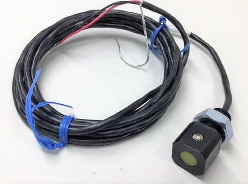 Banner PT200 16411 Remote Sensor Receiver, Range 2.4 m, 2 m (6.5 ft) Cable [New]