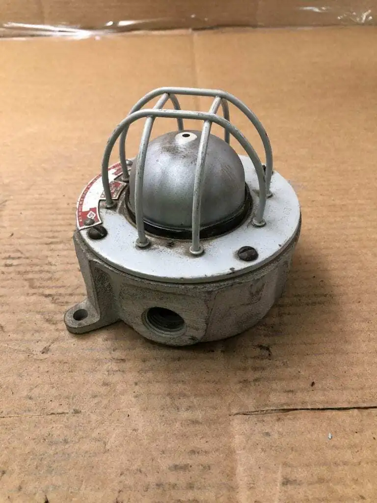 Chemetron 501 Fire Systems Fire / Heat Detector 125VAC / 6-28VDC / 125/250VDC