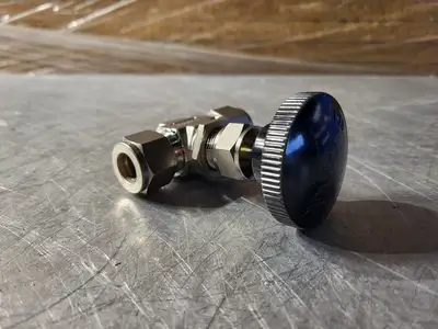 NEW SWAGELOK SS-1RS8