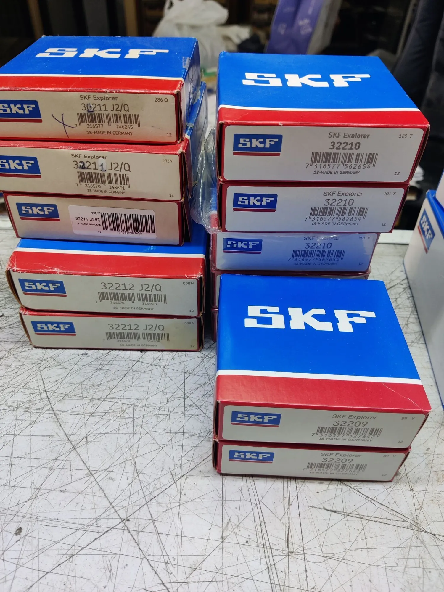 NEW SKF Tapered roller bearing