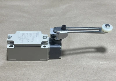 NEW Omron D4B-2116N
