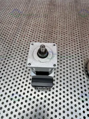 USED MOOG SM23165DT-DE INTEGRATED SERVO SMART MOTOR W/ MOOG GH23SP100 GEAR BOX 100:1