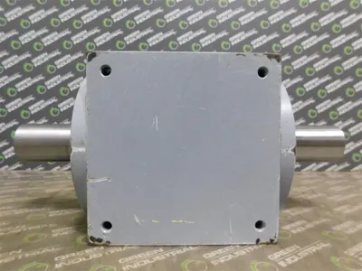 KHS 200 Bevel Gearbox Ratio 2.5:1 Input Dia 1.655 in L 3.25 in Used