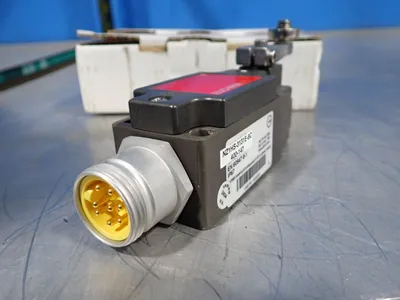 Used EUCHNER NZ1HS3131E8C 400147 Relays & Switches Ohio US | HGR 24 #911337