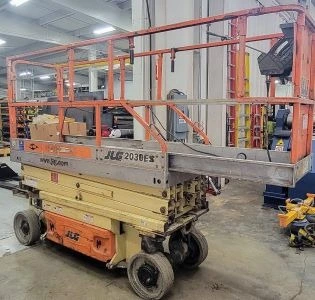 USED 2005 JLG 2030 ES