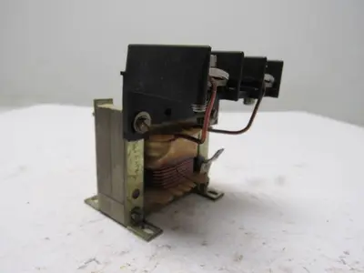 Siemens 4EM46 00.8CB Single Phase Transformer 50/90Hz-T40/E