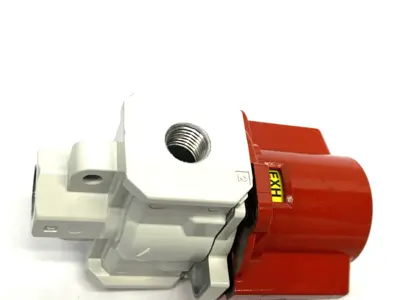 USED SMC SINGLE-ACTION LOCKOUT/RELIEF VALVE, 3-PORT, 15~150PSI, HAND OP.