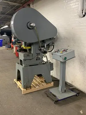 5913-220 Minster Model B1-16, 16 Ton Punch Press, Stamping Press, Air Clutch-Brake / Roll Feed