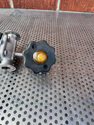 USED 2- ITT PURE FLO RA25MAX DIAPHRAGM VALVE W/ 1" TO 3/4" SANITARY FITTING