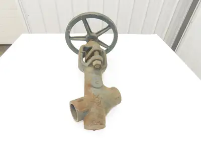Velan No 376 F11 Globe Valve Y-Pattern 2" Socket Weld 1500psi Rising Stem