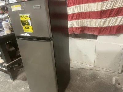 USED FRIGIDAIRE 7.5 CUBIC FEET