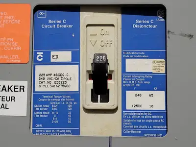 Used 2002 CUTLER-HAMMER POW-R-LINE 1A Switchgears British Columbia CA | Lenmark #835329