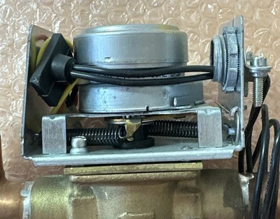 NEW HONEYWELL V8043A1029